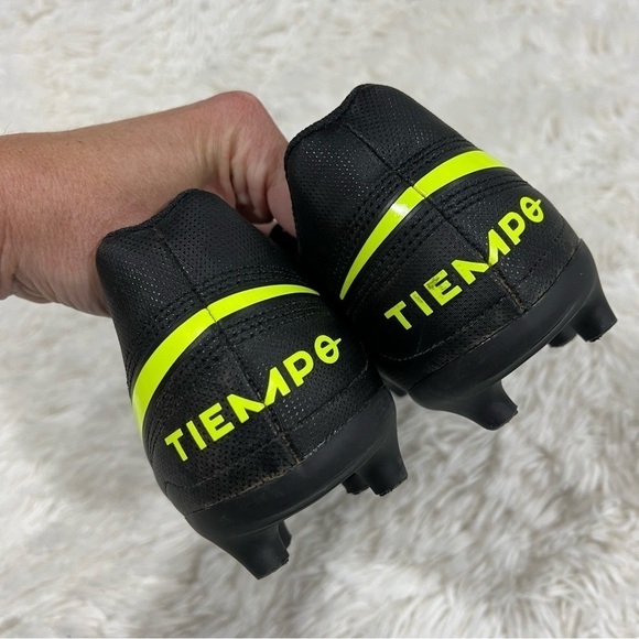 Nike Youth Tiempo Legend 8 Soccer Cleats AT5881-070 US Size 4 Black/Yellow - Picture 4 of 11